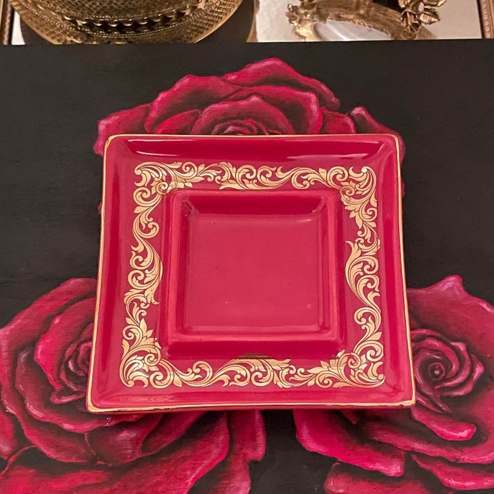 Besame cosmetics mascara holder